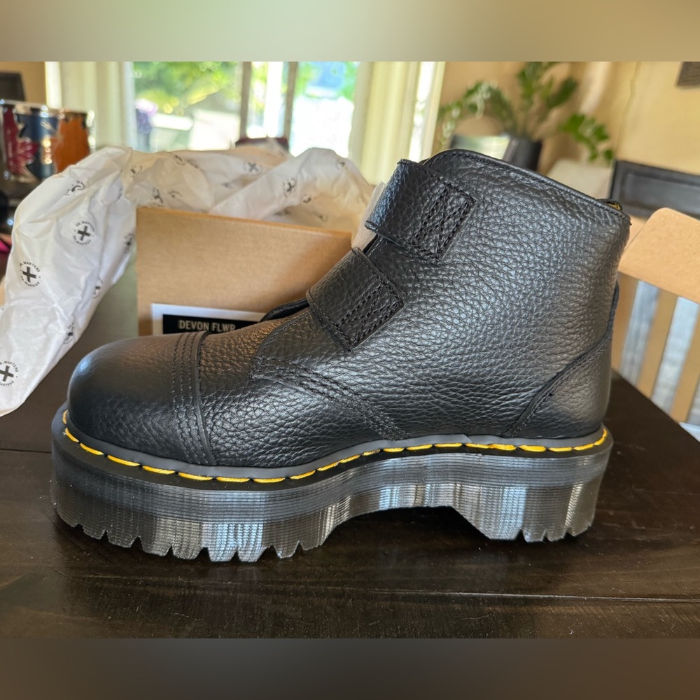 Dr. Martens Devon Flower Ankle Boot *NIB*